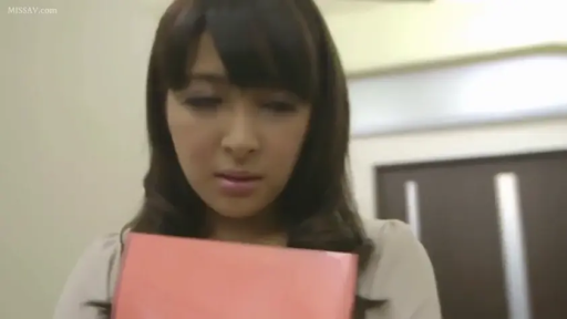 室内 · 忧郁 · 剧情 · 文件夹 · 头部特写 · 俯视 · 浅色上衣 · 查看