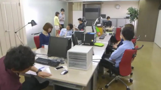 坐姿 · 严肃 · 办公室 · 全景 · 电脑 · 职业装 · 多人 · 办公