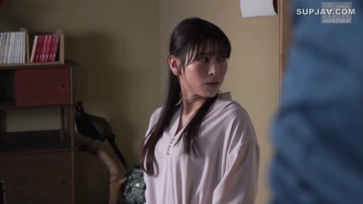 Indoor · Medium shot · Plot · Gaze · Bookshelf · 惊讶 · Turn back · Casual top