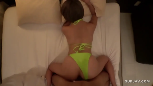 骑乘位 · 性交 · 卧室 · 臀部 · 枕头 · 俯拍 · 荧光绿比基尼