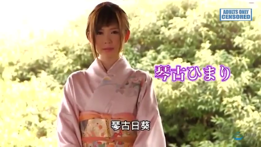 站立 · 微笑 · 项链 · 室外 · 近景 · 连衣裙 · 街拍 · 采访