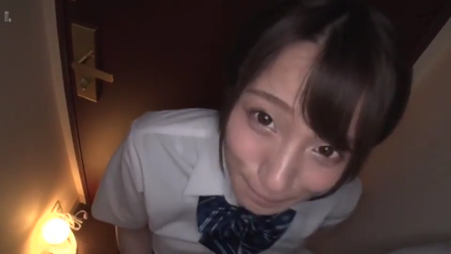 脸部特写 · JK制服 · 门口