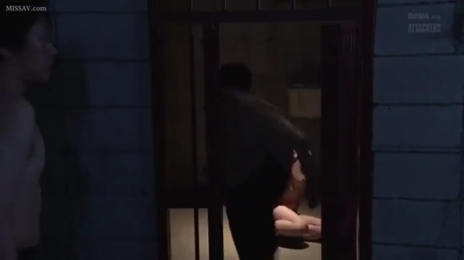 室内 · 全裸 · 远景 · 趴伏