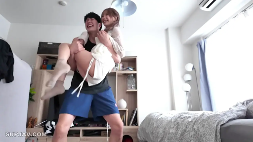 Whole body · Bedroom · Floor lamp · 大笑 · Princess carry · Lifestyle · 嬉闹 · 休闲服与连衣裙