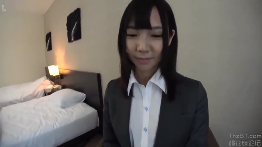 跪姿 · 暗室 · 半身 · 诱惑 · 手交 · POV · 白色内衣 · 蜡烛