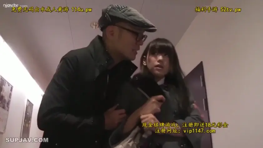 坐姿 · 胸部 · 全裸 · 卧室 · 对视 · 窗帘 · 开心 · 双女