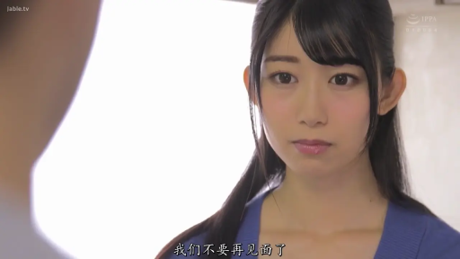 室内 · 严肃 · 面部特写 · 凝视 · 长发 · 蓝色上衣 · 正面站立