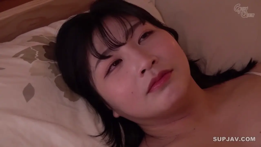 面部 · 卧室 · 平静 · 闭眼 · 枕头 · 躺姿 · 裸露 · 黑发