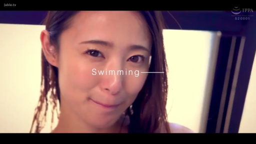 顔 · 浴室 · 微笑 · 凝視 · 正面 · 濡れた髪 · 裸肩