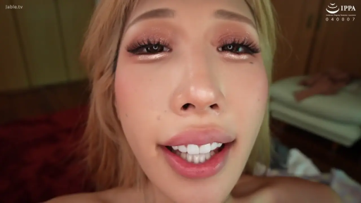 室内 · 脸部 · 迷离 · 金发 · 张嘴 · 正对镜头