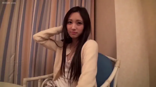 坐姿 · 校服 · 专注 · 卧室 · 中景 · 中文字幕 · 腰带 · 解腰带
