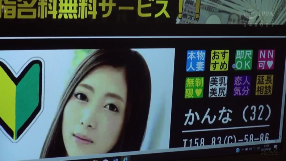 室內 · 臉部特寫 · 微笑 · 注視 · 常服 · 熟女 · 正面 · 新手标志