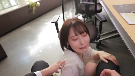 办公室 · 辦公椅 · 陶醉 · 仰臥 · 面部特寫 · 俯拍 · 挑逗 · 職場裝