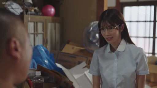 坐姿 · 忧郁 · 卧室 · 中景 · 床 · 女仆装 · 制服诱惑 · 撩裙