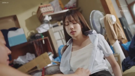 室内 · 坐姿 · 面部 · 眼镜 · 陶醉 · 白衬衫 · 抚摸 · 日本AV