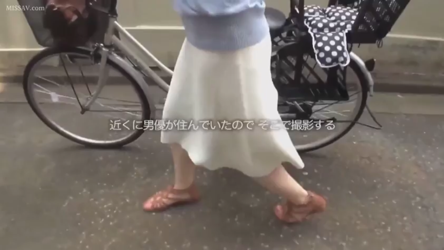 下半身 · 室外街道 · 白色长裙