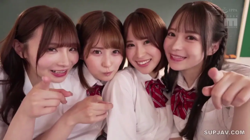 School uniform · Classroom · Medium shot · Smile · 多人 · Group photo · 指镜头