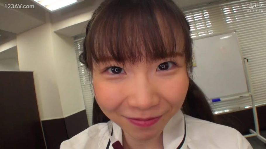 脸部特写 · 办公室 · 制服