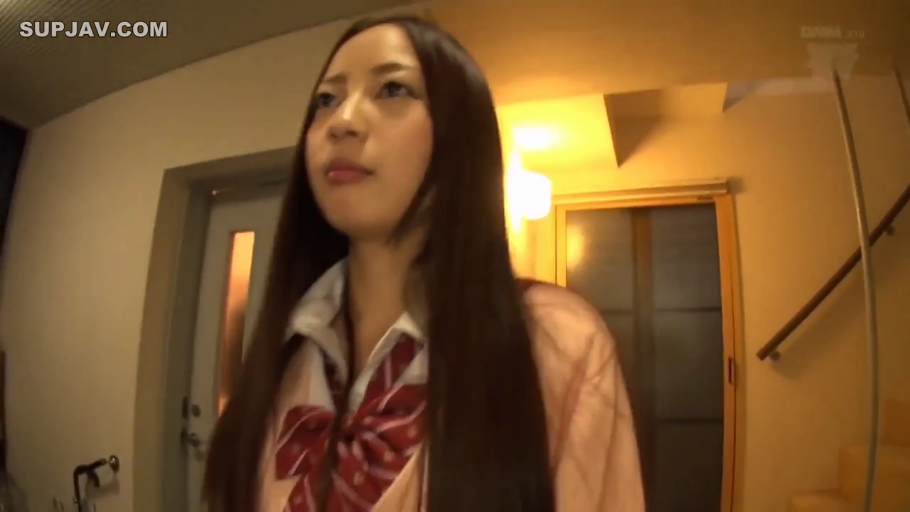 体育场 · 性交 · 腿部张开 · 运动上衣 · 阴部 · 男女 · 蓝色垫子