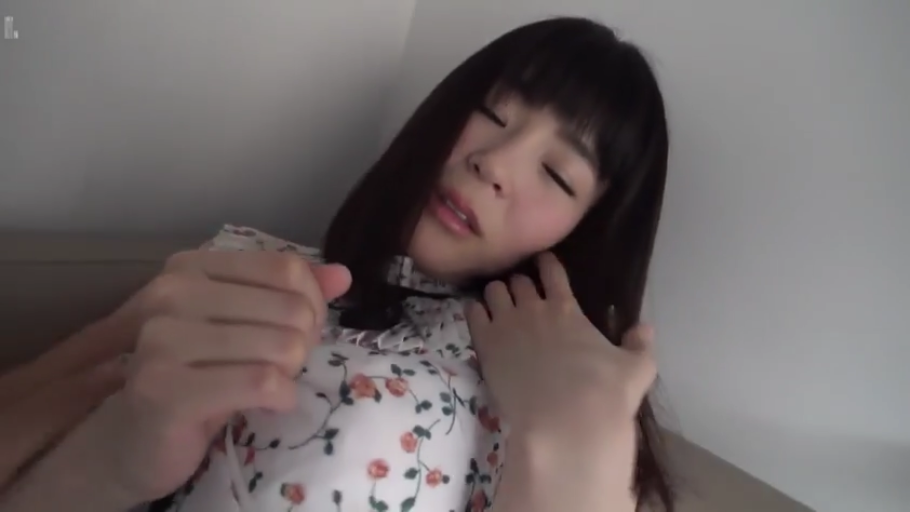 室内 · 脸部特写 · 销魂 · 仰卧 · 长发 · 挑逗 · 碎花衬衫