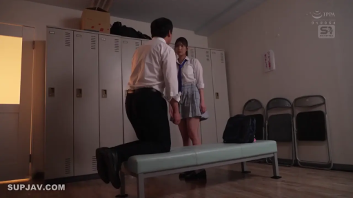 真剣 · 制服 · 中景 · 跪き姿勢 · プロットシーン · 更衣室 · 储物柜 · 対峙