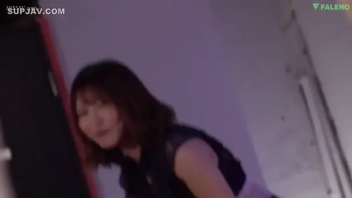 Indoor · Smile · Half-body close-up · 注视镜头 · 前倾坐姿 · 昏暗光影 · 黑色蕾丝服饰