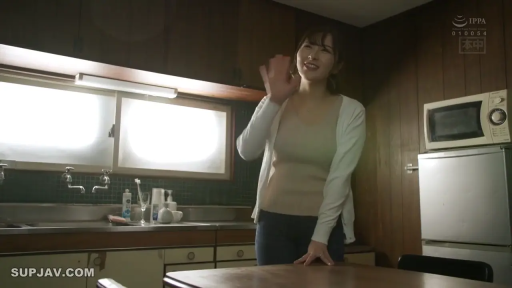 交谈 · 全身 · 站立 · 自然 · 居家 · 厨房 · 针织衫 · 冰箱