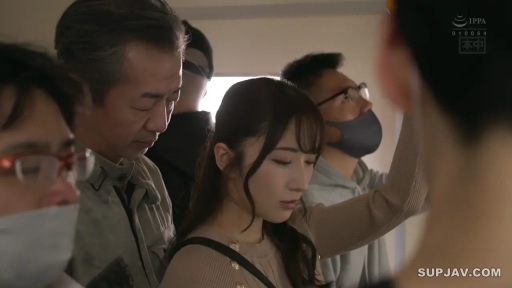 无奈 · 面部 · 拥挤 · 多人 · 电车 · 日常服饰 · 痴汉行为 · 吊环