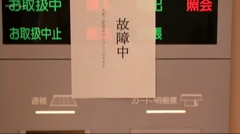 全裸 · 局部马赛克 · 仰卧开腿 · 按摩床 · 迷离 · 私处特写 · 检查 · 按摩店