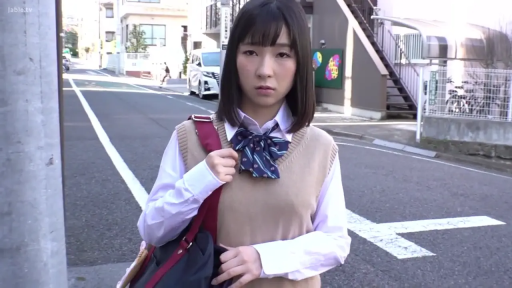 站立 · 中景 · JK制服 · 日系 · 冷淡 · 户外街道 · 单肩包 · 走动