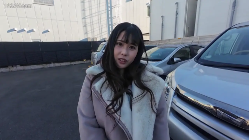 站立 · 半身 · 凝視 · 屋外 · 平凡 · コート · 汽车 · 停车场