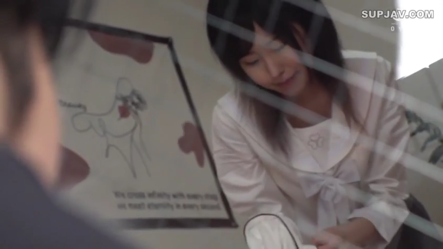 室内 · 俯身 · 中景 · 微笑 · 注视 · 水手服 · 看板 · 亚洲女性