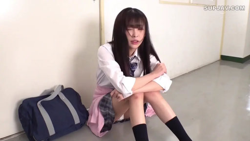 室内 · 站姿 · 臀部 · 抚摸 · 说话 · 女同 · 紫色背心