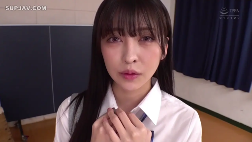 室内 · 校服 · 脸部特写 · 站立 · 羞涩 · 注视 · 刘海 · 背包带