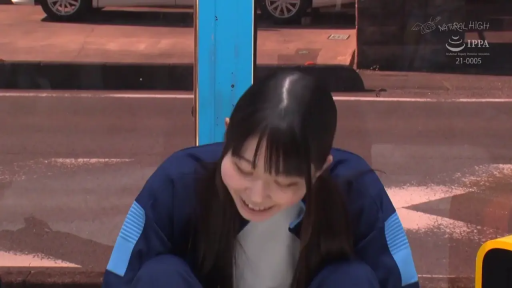 蹲姿 · 中景 · 户外 · 運動服