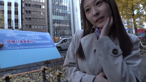 微笑 · 半身 · 街道 · 搭讪 · 托腮 · 风衣 · 告示牌 · 职业女性