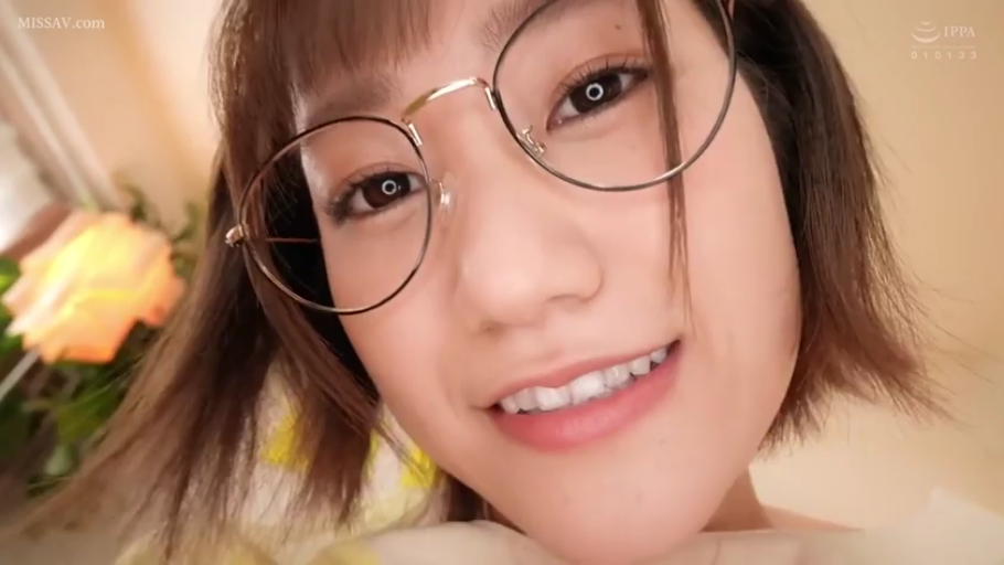 Indoor · Close-up of the face · Casual clothes