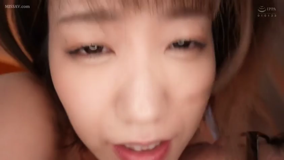 坐姿 · 眼镜 · 全裸 · 卧室 · 胸部特写 · 巨乳 · 喜悦 · 自摸胸部