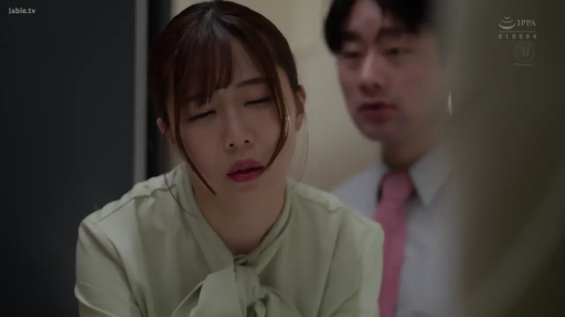 室内 · 脸部特写 · 迷离 · 职业装 · OL · 亲密接触 · 男后女前