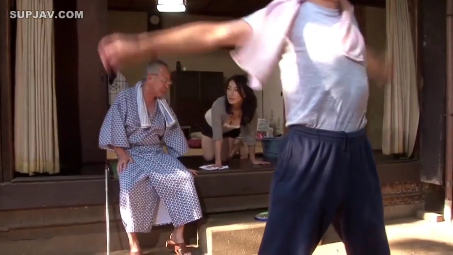 平静 · 远景 · 跪爬 · 熟女 · 毛巾 · 浴衣 · 打扫 · 日式建筑