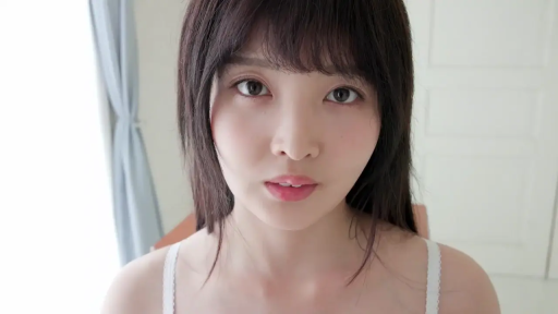 室内 · 脸部特写 · 迷离 · 注视镜头 · 白色吊带 · 齐刘海 · 正面对视