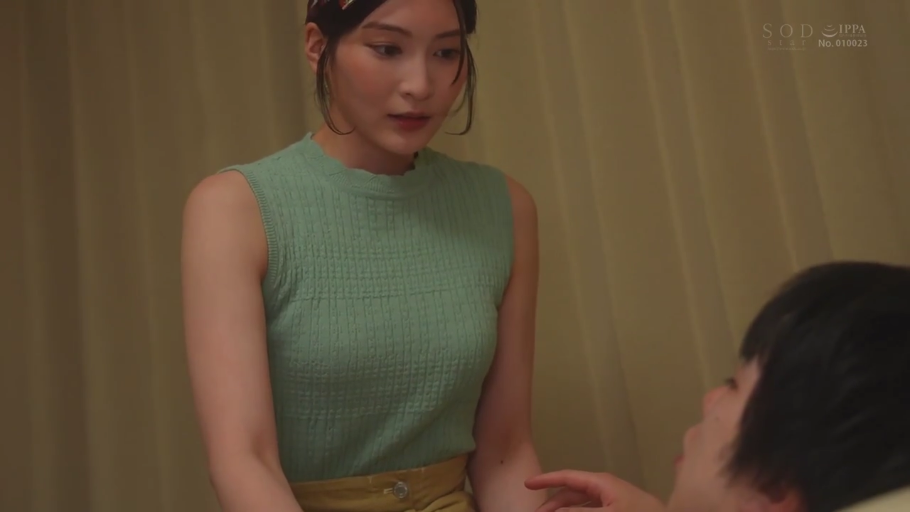 Indoor · Sitting Posture · Serious · Half-body close-up · Plot · Gaze · Curtain · Sleeveless knit top