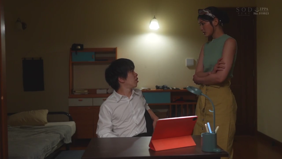 站立 · 惊讶 · 卧室 · 全景 · 黄色长裙 · 平板电脑 · 交流 · 日本AV