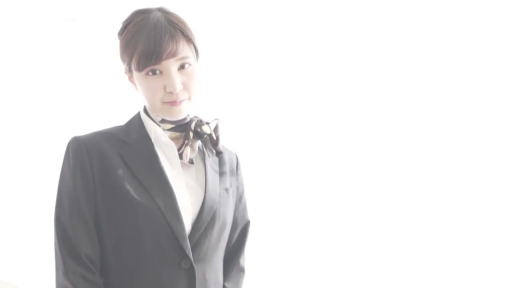 职业西装 · 站立 · 微笑 · 半身特写 · 职场女性 · 影棚 · 静态