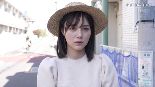 凝視 · 街道 · ショートヘア · 头部特写 · 冷淡 · 正面に立って · 草帽 · 白色泡泡袖上衣