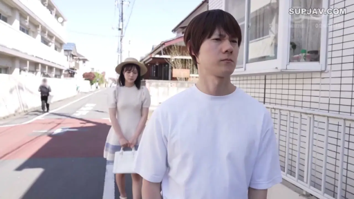 真剣 · 站立 · ワンピース · 草帽 · 户外街道 · 生活化 · 步行