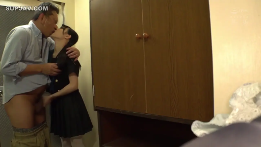 室内 · 中景 · 站姿 · 制服 · 接吻 · 沉醉 · 痴汉 · 衣柜