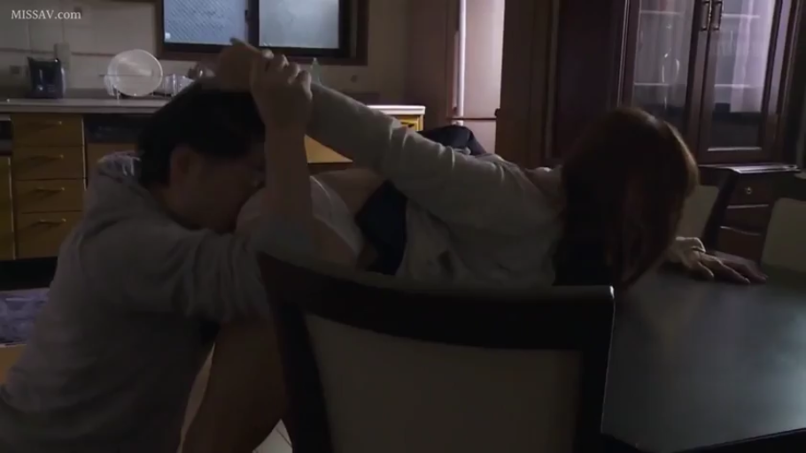 underpants · Kitchen · 舔舐 · 下半身 · 弯腰趴伏