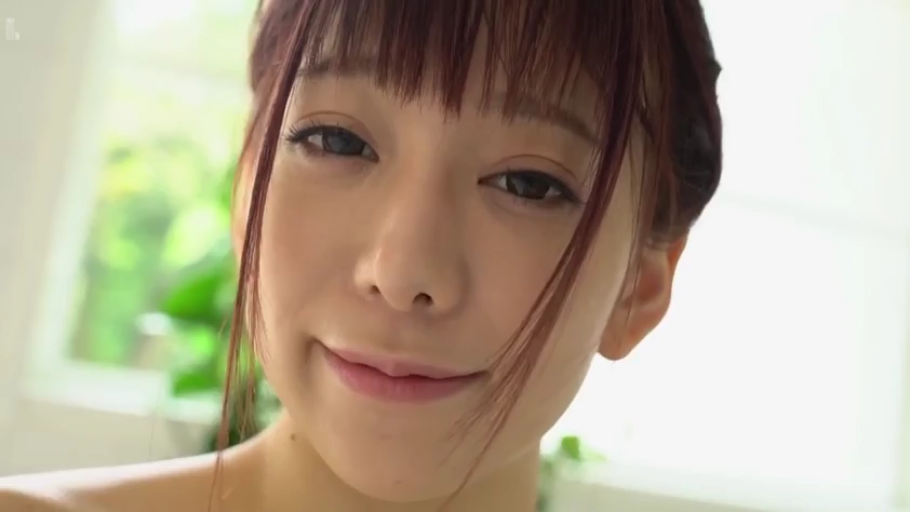 室内 · 顔部のクローズアップ · 微笑 · 凝視 · 正面 · 裸肩 · 齐刘海