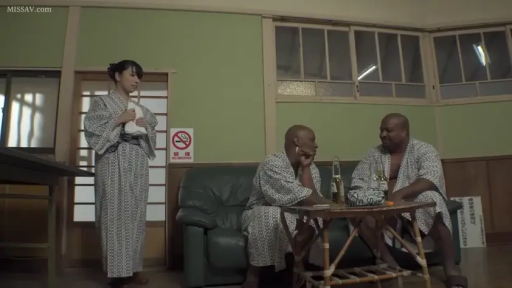 室內 · 站立 · 沙发 · 自然 · 多人 · 浴衣 · 閒聊